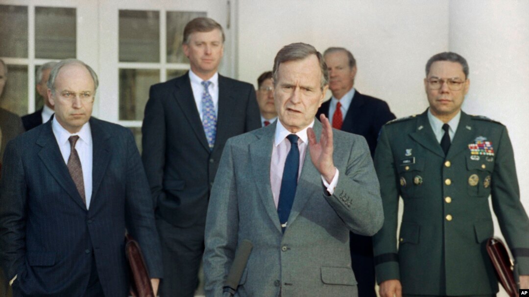 Presiden Amerika Serikat George H.W. Bush memberikan keterangan kepada media di Gedung Putih, Washington, D.C., 11 Februari 1991. (Foto: dok).