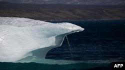 Fotografija topljenja Skoresbi fjorda na istoku Grenlanda, nastala 12. avgusta. (Foto: AFP/Olivier Morin)