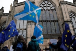 Protesters holding Scottish and European flags gather in front of St. Gilles Cathedral facing the Scottish Court of Session in Edinburgh, Scotland, Sept 4, 2019.