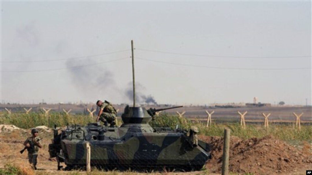Quân đội Thổ Nhĩ Kỳ ở thị trấn biên giới Akcakale, gần thị trấn do phe nổi dậy Syria kiểm soát Tel Abyad, ngày 5/10/2012.