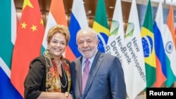 卢拉与新开发银行行长、巴西前总统迪尔玛·罗塞夫（Dilma Rousseff）4月13日在上海。