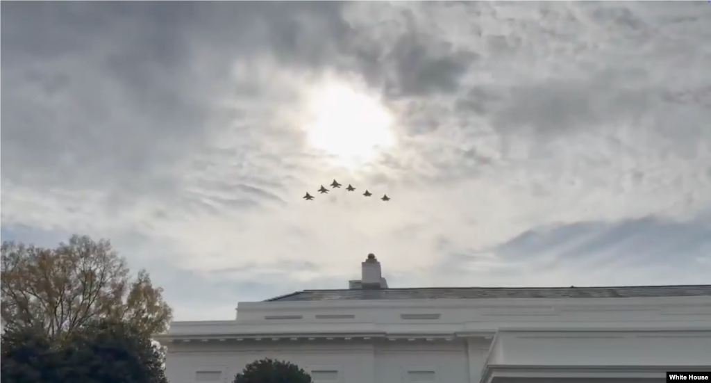 هم‌زمان با ورود ولیعهد عربستان سعودی، محمد بن سلمان، جنگنده‌های ارتش آمریکا بر فراز کاخ سفید به پرواز درآمدند.