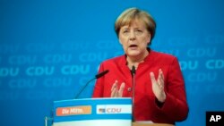 លោក​ស្រី Angela Merkel ថ្លែង​ទៅ​កាន់​អ្នក​សារព័ត៌មាន​នៅទីក្រុង​ប៊ែកឡាំង កាល​ពី​ថ្ងៃទី​២០ ខែ​វិច្ឆិកា ឆ្នាំ២០១៦។