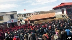 四川甘孜竹庆乡藏民抗议的情况