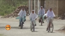 سائیکل پر اسکول جانے والی سندھ کی لڑکیاں