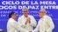 El presidente de Colombia, Gustavo Petro (izquierda), y el comandante del ELN, Antonio García, se dan la mano mientras el presidente de Cuba, Miguel Díaz-Canel, aplaude, durante el anuncio del alto el fuego, en La Habana, Cuba. Presidencia de Colombia/vía REUTERS 