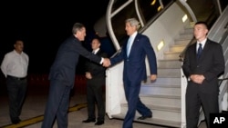 Menlu AS John Kerry tiba di Islamabad Rabu malam (31/7) untuk melakukan pertemuan dengan sejumlah pejabat Pakistan.