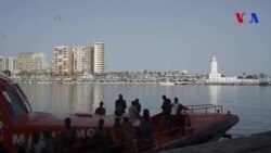 Des migrants arrivent au port de Malaga en Espagne (vidéo)