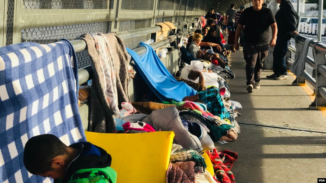Para migran Amerika Tengah di perbatasan Meksiko dengan El Paso, Texas (foto: dok). 
