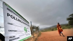 Un bureau de vote à Kumpa, Kenya, 4 mars 2013.