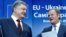 Украинский президен Петр Порошенко и президент Европейского совета Дональд Туск на саммите ЕС-Украина в Бельгии, ноябрь 2016 года