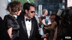 El cantante Marc Anthony recibió el premio por logros de toda una vida durante el evento. Su esposa, Jennifer López, lo acompañó.