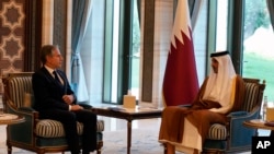دیدار آنتونی بلینکن، وزیر امور خارجه آمریکا، و شیخ تمیم بن حامد آل ثانی، امیر قطر، در دوحه. جمعه ۲۱ مهر ۱۴۰۲