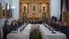 Delegados del gobierno del presidente Nicolás Maduro y la Plataforma Unitaria de la oposición, durante una reunión en Caracas, el 19 de febrero de 2024. (Photo by Federico Parra / AFP)