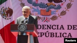 El presidente de México, Andrés Manuel López Obrador, habla durante un evento para conmemorar el 86º aniversario de la expropiación de empresas petroleras extranjeras, en la sede de PEMEX en Ciudad de México, México. 18 de marzo de 2024.