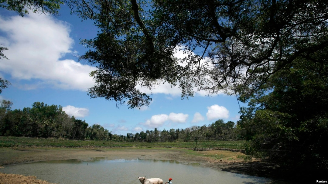 Warga terlihat di daerah Gunungkidul, Yogyakarta. 