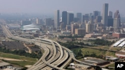 Vue lointaine de Houston, le 22 septembre 2005. Le Texas, deuxième État le plus peuplé aux USA, compte 3 villes de plus d'un million d'habitants.