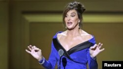 Caitlyn Jenner habló sobre su transición de género en su nuevo libro de memorias.