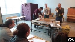 Gradjani Turske glasaju na parlamentarnim izborima, 1. novembar, 2015. 