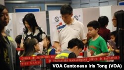 Warga Hong Kong mengikuti referendum informal untuk mendorong dukungan bagi demokrasi.