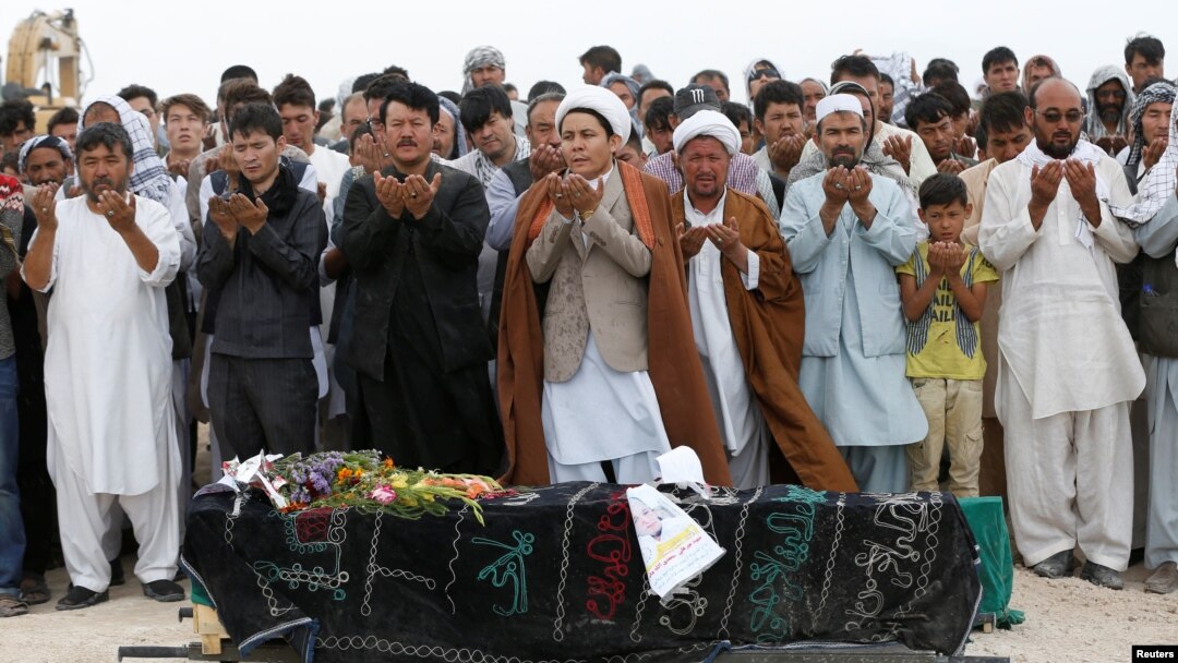 Jana'izar Wasu Da Suka Mutu a Harin Kunar Bakin Wake a Kabul Lokacin Wata Zanga Zanga