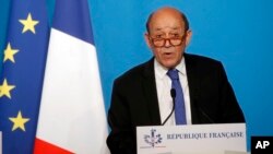 Francuski šef diplomatije Žan-Iv Le Drijan na konferenciji za novinare u Parizu, 14. aprila 2018.