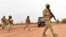 Des soldats burkinabés lors d'un entraînement, près de Ouagadougou, Burkina Faso, le 13 avril 2018.