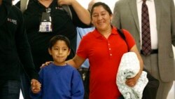 VOA: TÍTULO: EE.UU. Madre guatemalteca se reúne con su hijo .