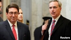 Les avocats du président Donald Trump Jay Sekulow et Pat Cipollone au sénat le 25 janvier 2020 (REUTERS/Joshua Roberts)