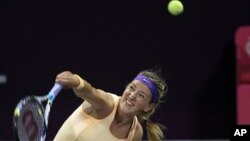 Victoria Azarenka menang 6-2, 6-3 atas Romina Oprandi (foto, 13/2/2013).