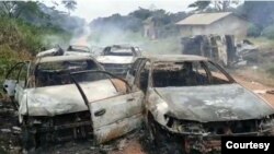 Des combattants ADF ont incendié un convoi de voitures dans le village de Mafifi, territoire d'Irumu, Ituri, RDC, le 1er septembre 2021. (Twitter/Ministère de la Communication et des Médias de la RDC)