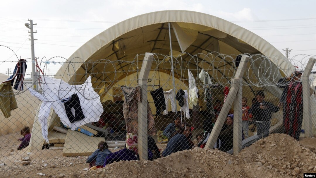 Newly arrived Syrian refugees are seen at Ceylanpinar refugee camp, Sanliurfa province, Turkey, November 10, 2012. 