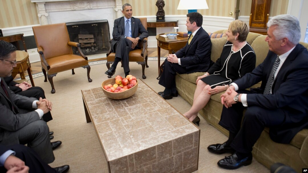 El presidente Barack Obama se reunió con un grupo de líderes religiosos a quienes dijo que no hará movimientos por la reforma sin apoyo bipartidista.