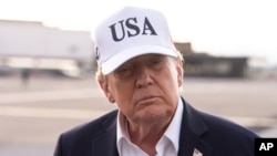 唐纳德·特朗普总统在爱尔兰香农机场登机前接受记者采访。(2026年9月13日)