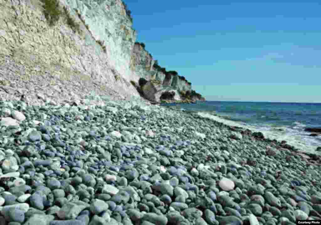 This geological site comprises a 15 km-long fossil-rich coastal cliff, offering exceptional evidence of the impact of the Chicxulub meteorite that crashed into the planet at the end of the Cretaceous, about 65 millions years ago. (UNESCO)