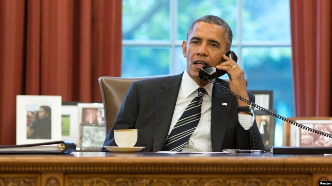 Prezident Barak Obama Eron prezidenti Hasan Ruhoniy bilan telefonda, 27-sentabr, 2013, Oq uy, Vashington
