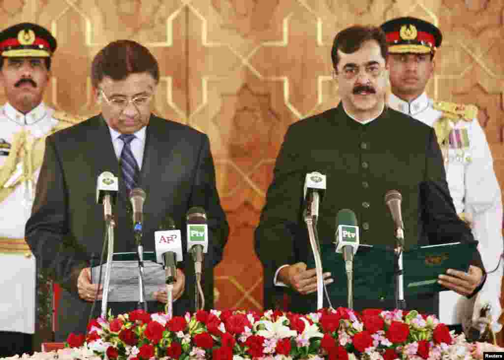 پچیس مارچ 2008 کو ایوانِ صدر میں سابق صدر پرویز مشرف نے پاکستان پیپلز سے تعلق رکھنے والے وزیرِ اعظم یوسف رضا گیلانی سے ان کے عہدے کا حلف لیا۔&nbsp; &nbsp;