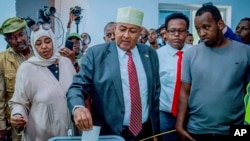 Presidential candidate Abdirahman Mohamed Abdullahi, center, casts his vote inside a polling station during the presidential election in Hargeisa, Somaliland, Nov. 13, 2024. 