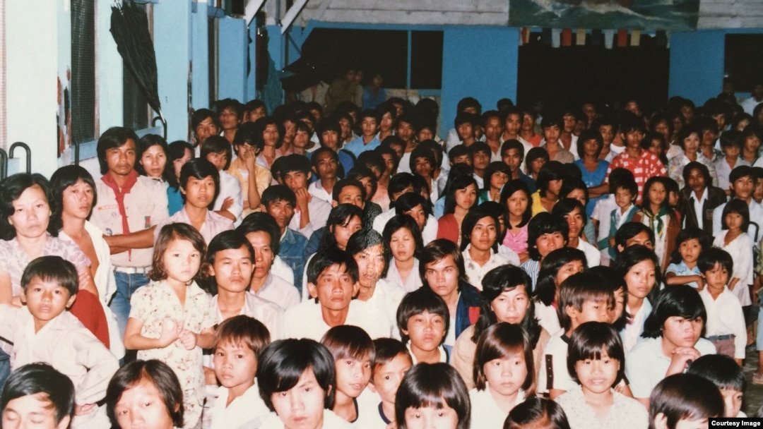 Thuyền nhân Việt Nam tại trại tị nạn ở Galang, Indonesia, 1986.