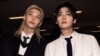 Felix dan Lee Know dari Stray Kids menghadiri pertunjukan Tommy Hilfiger SS25 di MV John F. Kennedy, di Manhattan, New York City, Amerika Serikat, 8 September 2024. (Caitlin Ochs/REUTERS)