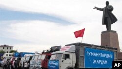 Trucks carrying humanitarian aids are seen near Lenin's monument in central Osh on 16 Jun 2010