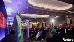 資料照片: 2023年10月25孟加拉國總理謝赫·哈西娜日在比利時布魯塞爾舉行的2023年歐盟全球門戶論壇上發表講話