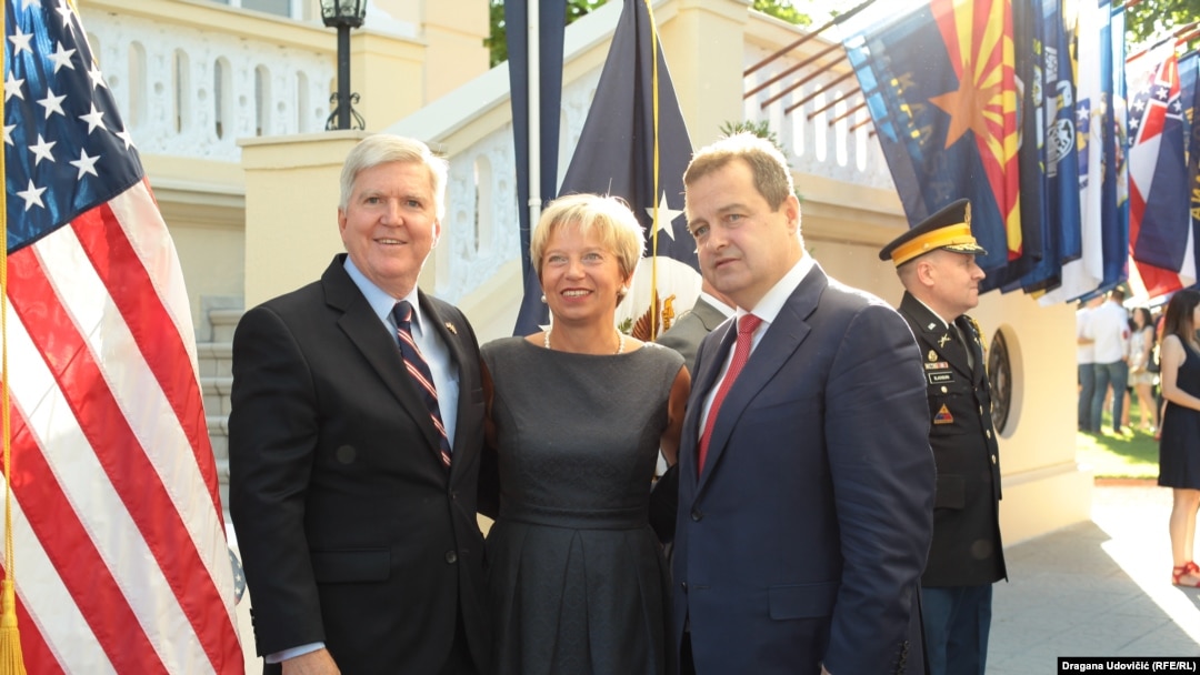 Srpski ministar inostranih poslova Ivica Dacic (desno) i ambasador SAD u Beogradu Kajl Skot (Kyle Scott). Arhiv, Beograd, 5. jul 2016.