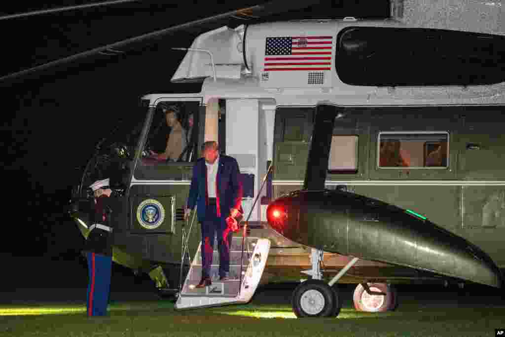 پرزیدنت ترامپ که برای شرکت در یک کارزار انتخاباتی به شهر تالسا در اوکلاهما رفته بود، یکشنبه شب به کاخ سفید بازگشت. 