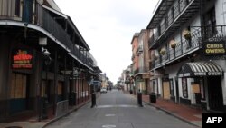 Kawasan French Quarter di New Orleans, Louisiana yang terkenal dengan musik dan kehidupan malam kini sepi dengan adanya pandemi corona (27/3).