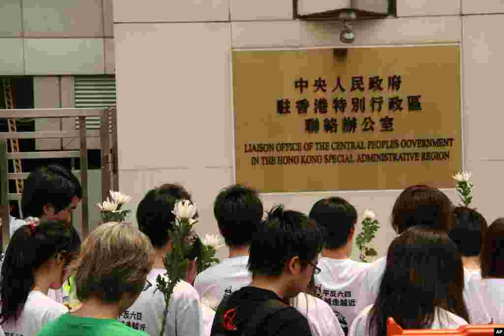 港人悼念胡耀邦与方励之 决心平反六四