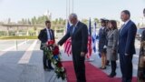 مایک پنس، معاون رئیس جمهوری آمریکا از پارلمان اسرائیل در اورشلیم در روز ۲۲ ژانویه در حاشیه سفر به این کشور، بازدید کرد.<br />
عکس: &laquo;کوین نه&raquo;، صدای آمریکا
