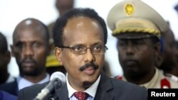 Le nouveau président élu Mohamed Abdullahi Mohamed Farmajo, à l'aéroport de Mogadishu, en Somalie, le 8 février 2017.