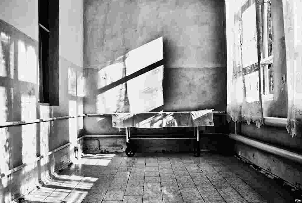 Пустые носилки в больнице в Назрани в Ингушетии