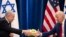 အမေရိကန်သမ္မတ Joe Biden (ယာ) နဲ့ အစ္စရေးဝန်ကြီးချုပ် Benjamin Netanyahu (ဝဲ) တို့ ၇၈ ကြိမ်မြောက် ကုလအထွေထွေညီလာခံပြင်ပမှာ တွေ့ဆုံကြစဥ်။ (စက်တင်ဘာ ၂၀၊ ၂၀၂၃)  